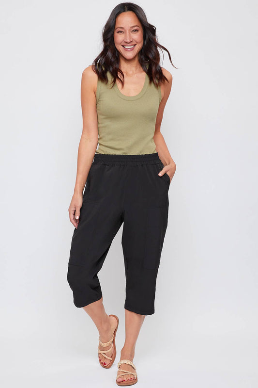 Missy Pull-On Capri with Big Pocket Detail