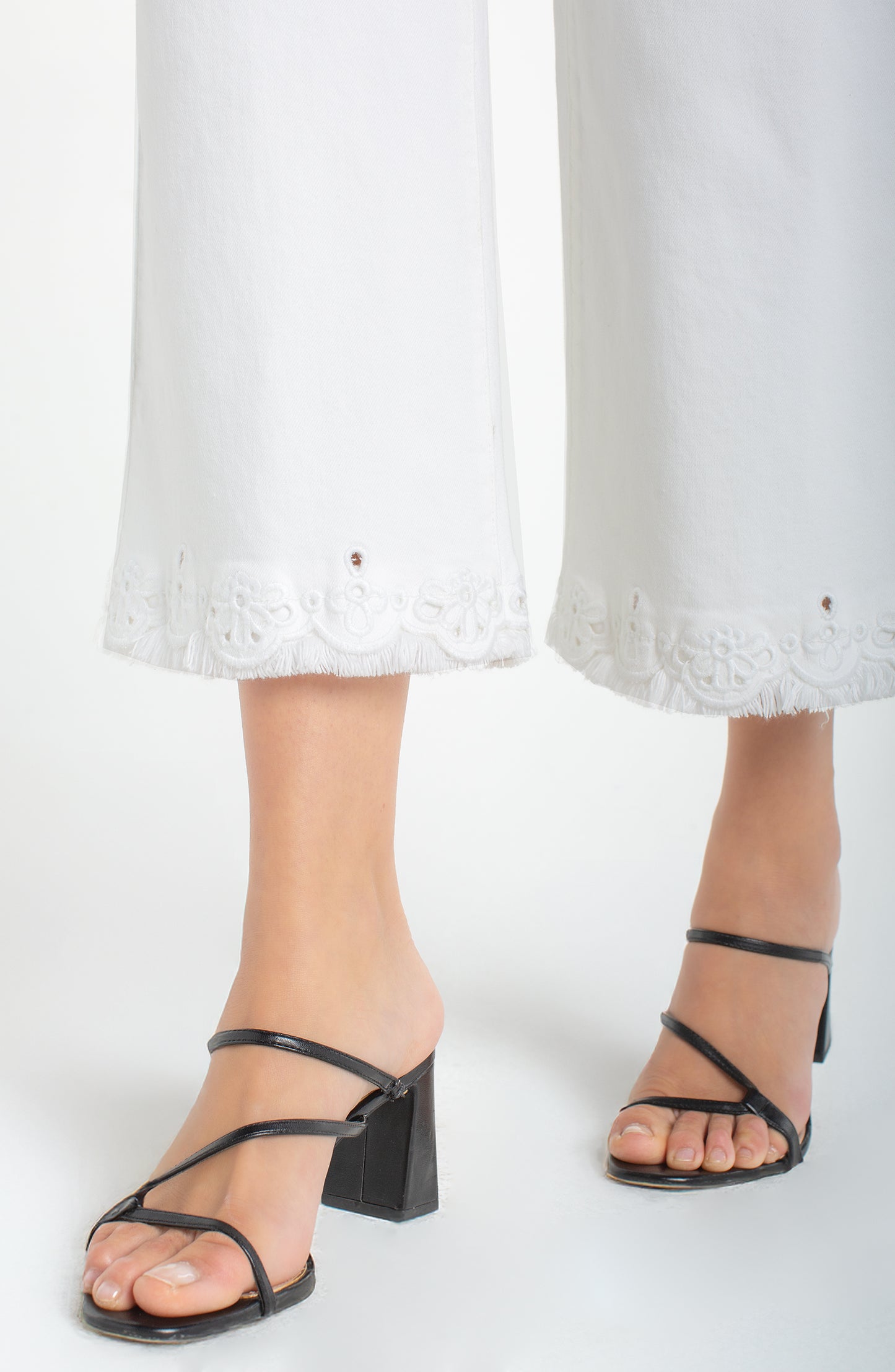 Liverpool Stride Crop Wide Leg w/ Embroidered Hem (26" inseam) (Bright White)